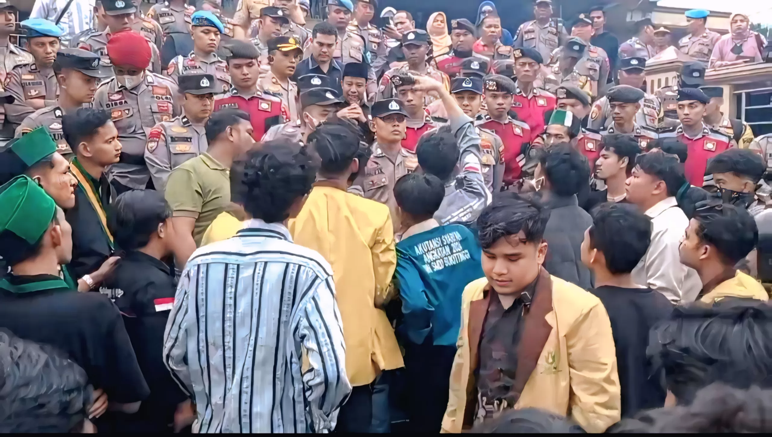 Tolak RUU TNI, Aliansi Mahasiswa Gelar Demo ke DPRD Bukittinggi