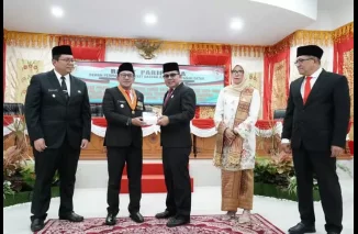 Bupati Tanah Datar Sampaikan LKPj 2024 Dalam Rapat Paripurna Dewan