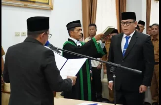 Bupati Lantik Elizar Jadi Penjabat Sekda Tanah Datar