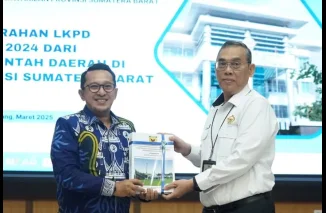 Pemkab Tanah Datar Serahkan LKPD 2024 ke BPK Sumbar