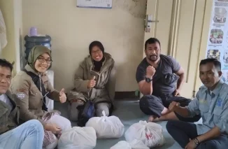 DPC PJS Kota Bukittinggi Berikan Bantuan Bahan Baku Kue untuk Anggota Hadapi Lebaran Idul Fitri 2025