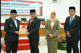 DPRD Tanah Datar Sampaikan Rekomendasi Atas LKPj Bupati 2024