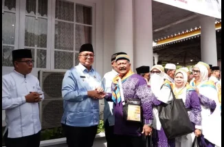 Wabup Ahmad Fadly Lepas Keberangkatan 308 JCH Tanah Datar