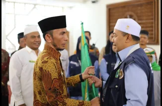 Wawako Allex Saputra Lepas Keberangkatan 99 Jemaah Haji Padang Panjang