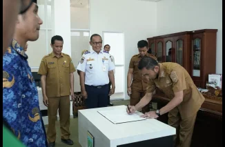 Wawako Allex Saputra Lantik PNS dan CPNS Polbit STTD