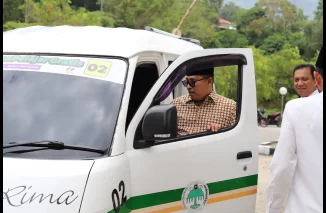 Wako Hendri Arnis Naik Angkot, Satu Hari untuk Rakyat, Hidupkan Ekonomi Transportasi Lokal