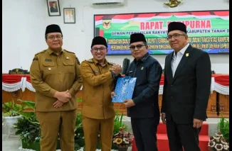 DPRD Tanah Datar Dengarkan Jawaban Bupati Terkait Pelaksanaan APBD 2024