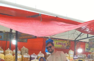 Turis Mancanegara di Pasar Atas: Budaya, dan Ekonomi Menyatu dalam Satu Ruang Hidup