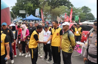Polres Tanah Datar Gelar Jalan Sehat Meriahkan Hari Bhayangkara ke-79