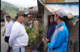 Wako Hendri dan Wawako Allex Salurkan Bantuan untuk Warga Kurang Mampu