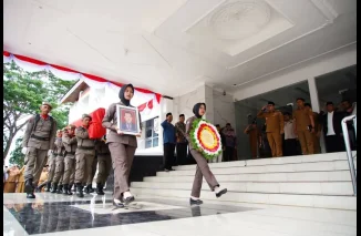 Almarhum Asisten Setdakab Tanah Datar Alfian Jamrah Dilepas dengan Isak Tangis