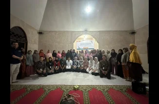 Eco Enzyme Mengubah Limbah Jadi Berkah: KKN Surantiah Universitas Tamansiswa Padang Berhasil Memberdayakan Warga Nagari Surantiah