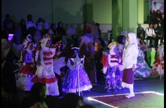 Gaun dari Plastik Bekas hingga Kertas, Fashion Show Daur Ulang Meriahkan HUT RI