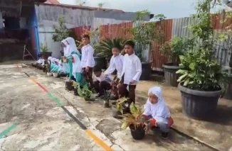 Pemko Gencarkan Penghijauan Lewat Gerakan Tanam Tanaman Hias