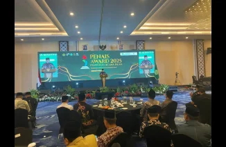 Komitmen Perkuat Penyuluh Agama, Wako Hendri Arnis Terima PENAIS Award dari Kemenag RI