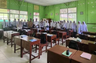 Anggota DPRD Agam Joni Putra Salurkan Bantuan Mobiler untuk Dua SMP di Lubuk Basung