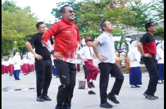 Ratusan Siswa Tanah Datar Senam Bersama dengan Bupati dan Wamen Dikdasmen