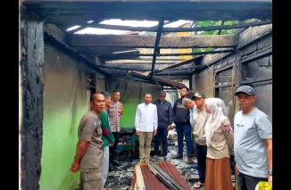 Wawako Allex Gerak Cepat Serahkan Bantuan untuk Korban Kebakaran di Kampung Manggis