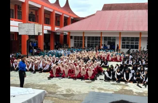 Bawaslu Padang Panjang Dampingi Debat Calon Ketua OSIS SMKN 1