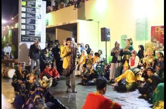 Hiburan Budaya Minangkabau Hidupkan Suasana Akhir Pekan di Simpang Empat Pasar Pusat