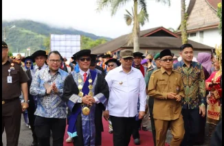 ISI Kukuhkan 358 Wisudawan, Wako Hendri Arnis Dorong Ciptakan Generasi Berkarya