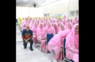 Ngaji Literasi Bersama Kang Maman Tingkatkan Semangat Menulis Santri Diniyyah Puteri