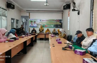 Petani Padang Panjang Dilatih Produksi Pupuk Organik dari Bahan Lokal
