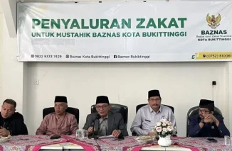Pemko dan Baznas Bukittinggi Salurkan Rp60 Juta Zakat dan Tekankan Transparansi
