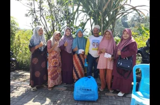 BKMT Padang Panjang Serahkan Bantuan ke Korban Kebakaran di Koto Katik