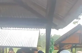 Air Mata dan Kata yang Tersendat