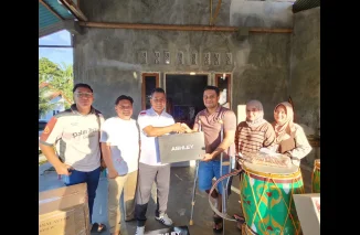 Joni Putra Salurkan Bantuan Alat Kesenian untuk Sanggar di Lubuk Basung