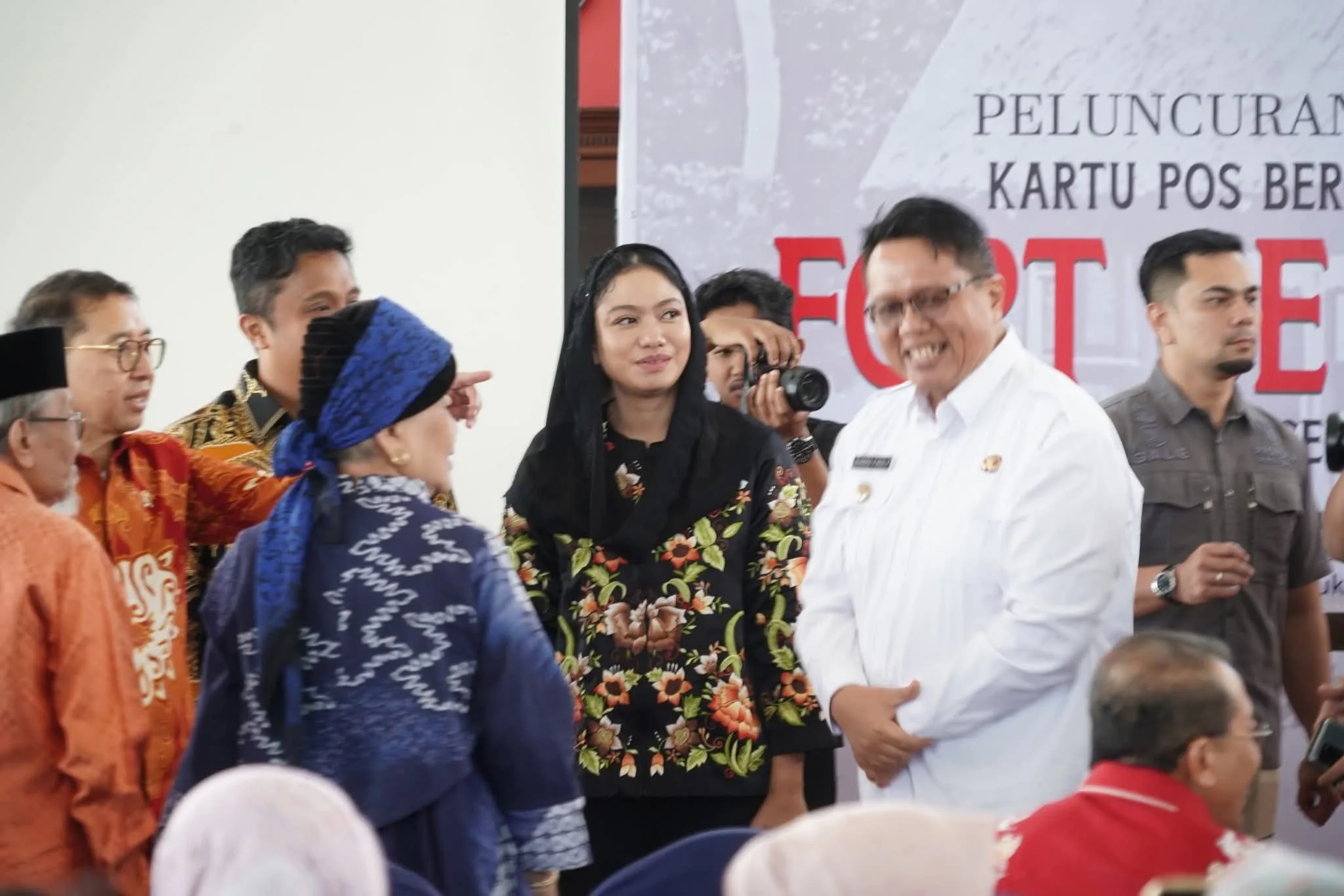 Wabup Ahmad Fadly Hadiri Peluncurkan Buku Kartu Pos Bergambar Fort De Kock