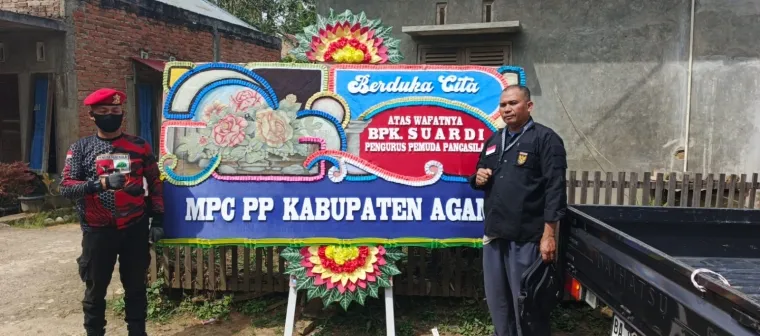 Majelis Pimpinan Cabang Pemuda Pancasila Kabupaten Agam melayat ke rumah Almarhum Suardi di Jorong Simarasok, Nagari Simarasok, Kecamatan Baso, Kabupaten Agam, Kamis (16/10/2025). (Foto Yaman)