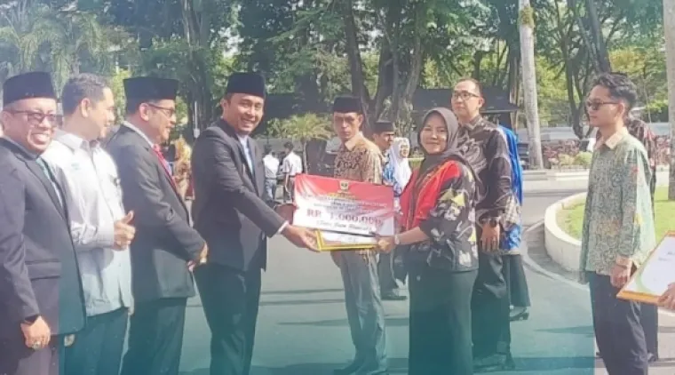 Rayosha Nabila Putri raih penghargaan Pemuda Pelopor tingkat Provinsi Sumatera Barat di bidang Seni dan Budaya, Selasa (28/10/2025). (Foto Kominfo)