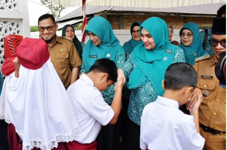 Wakil Ketua TP-PKK Kabupaten Agam, Ny Maya M Iqbal kunjungi Dasawisma Sunkist 7, Jorong Koto Baru, Nagari Koto Tuo, Kecamatan IV Koto, dalam rangka Lomba Ekspose Ketua Kelompok Dasawisma Tingkat Kabupaten Agam Tahun 2025.