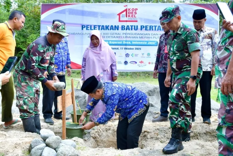 Sekda Lutfi Letakan Batu Permata Pembangunan Koperasi Merah Putih
