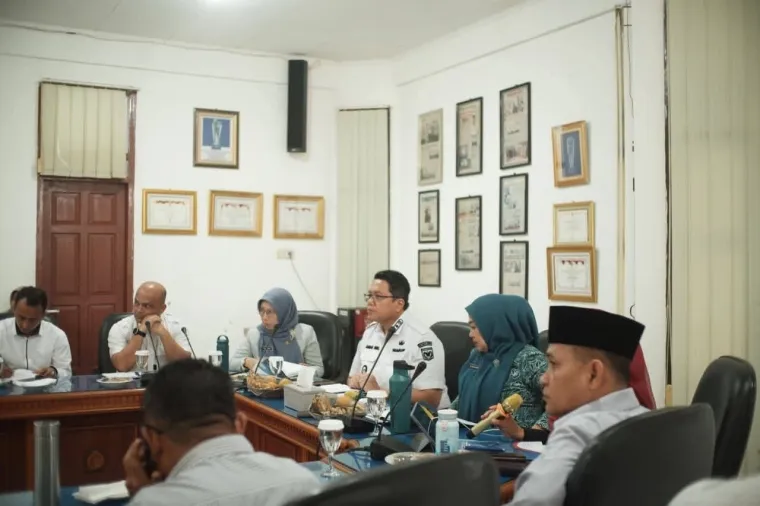 Wabup Ahmad Fadly mengikuti rapat penilaian kinerja stunting bersama Pemprov Sumbar secara daring di Aula Bappeda Litbang Tanah Datar.