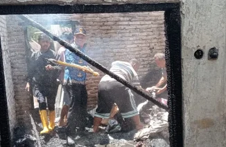 Api Lahap Rumah ASN di Lubuk Basung, Kerugian Capai Rp175 Juta