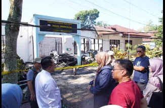 Bupati Tanah Datar Tinjau Kantor Dinas Pertanian yang Ludes Terbakar