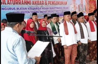 Bupati Eka Putra Kukuhkan Pengurus Ikatan Keluarga Agam-Bukittinggi