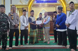 Bupati Eka Putra Serahkan Bantuan Korban Kebakaran Nagari Tabek