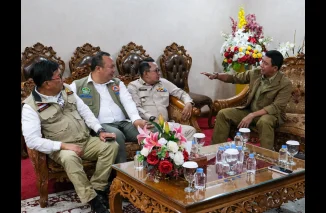 Bupati Eka Putra Bahas Pembangunan Rumah Relokasi Mandiri Bersama Kepala BNPB