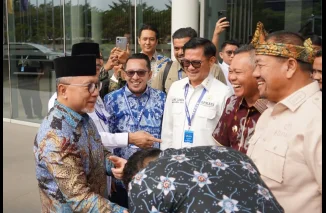 Bupati Eka Putra Kunjungi Stand Tanah Datar Pada Apkasi Otonomi Expo