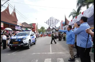 Bupati Eka Putra Lepas Peserta Pawai Alegoris