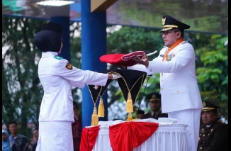 Pemkab Tanah Datar Gelar Upacara Penurunan Bendera