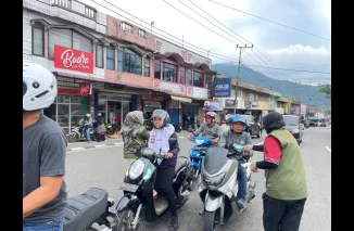Antisipasi Dampak Erupsi Marapi, BPBD Kesbangpol Bagikan Ribuan Masker