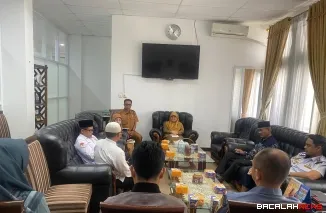 Pemerintah Padang Panjang gelar rapat persiapan pelaksanaan pertemuan akbar Badan Kontak Majelis Taklim se-Sumatera Barat, yang dipimpin Asisten Administrasi Umum, Ade Nafrita Anas, Selasa (21/10/2025). (Foto istimewa)
