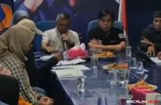 Ketua DPD Partai NasDem Kota Bukittinggi, H Zulhamdi Nova Candra IB saat rapat bersama jajaran pengurus. Dok