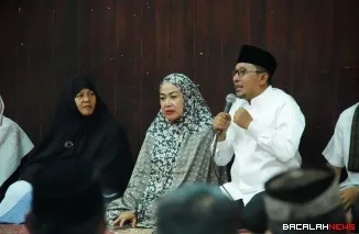 Bupati Eka Putra didampingi Ketua TP PKK Ny. Lise Eka Putra menggelar Magrib Mengantar Berkah di Gedung TP PKK