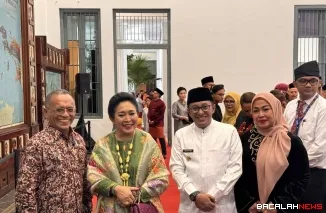 Bupati Eka Putra Hadiri Peluncuran Buku Salingka Benang Kehidupan Puan Puti Reno Sativa Sutan Aswar